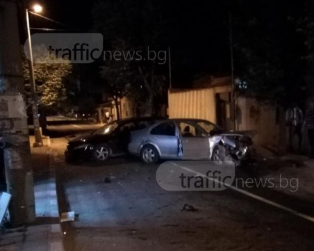 Тежка катастрофа в Асеновград! Трима души пострадаха СНИМКИ