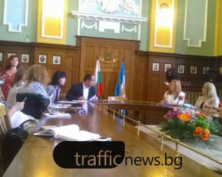 Тотев за професионалните гимназии: В момента, в който учениците преброят до 12, могат да почнат работа