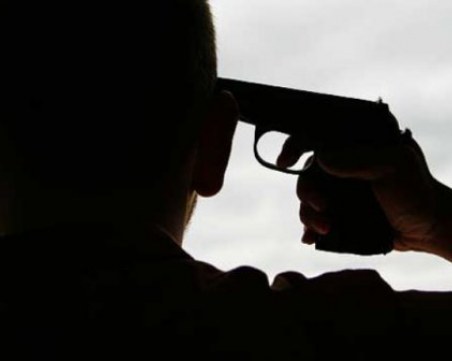 60-годишен мъж се самоуби с револвер пред дома си
