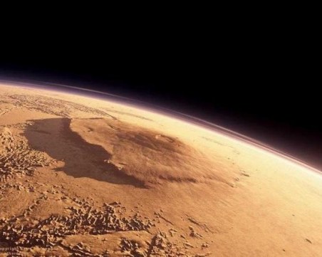 Ето къде е най-високата планина в Слънчевата система