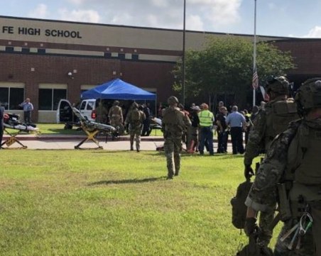 Масова стрелба в училище, съобщава се за 8 жертви