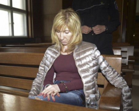 Подкупната юристка от общината се прибира вкъщи под гаранция