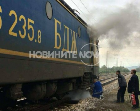 Бързият влак София- Бургас аварира, локомотивът започнал да дими