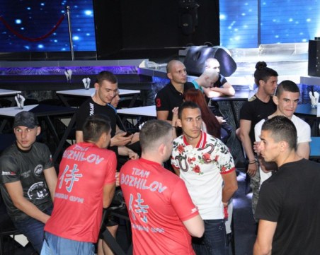 Мигът дойде! Грандиозно бойно шоу в Колодрума тази вечер СНИМКИ