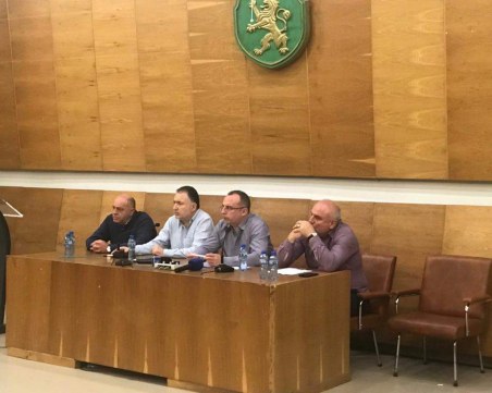 Министър Порожанов обеща: Регистрираните розопроизводители ще получат държавна помощ СНИМКИ