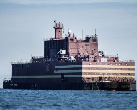 Русия зарежда с гориво първата в света плаваща АЕЦ