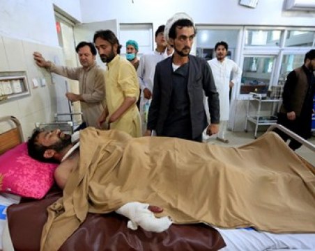 Взрив на спортна среща уби 8 души и рани 45 в Афганистан