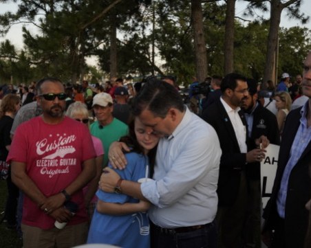 Загиналите след стрелба в гимназия в Тексас вече са 10