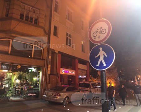 Автоблокада на пешеходците на Главната в Пловдив СНИМКИ