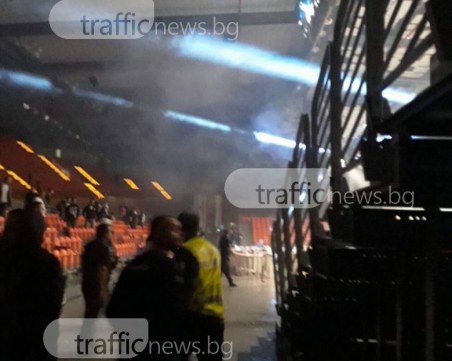 Бомби и кръв на бойното шоу в Колодрума – фенове на ЦСКА и Локо се сбиха СНИМКИ+ВИДЕО 18+