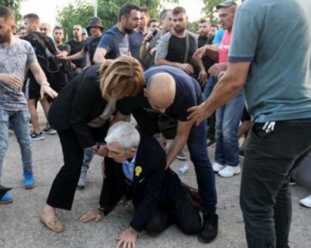 Пребиха кмета на Солун по време на церемония ВИДЕО