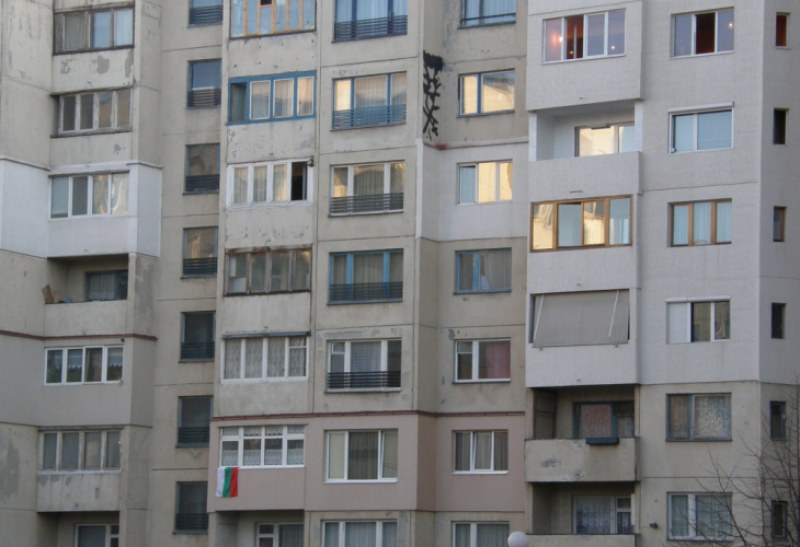 Възрастна жена опита да се самоубие в столицата, скочи от втория етаж на блок