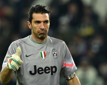 Буфон ще продължи да играе - ето къде