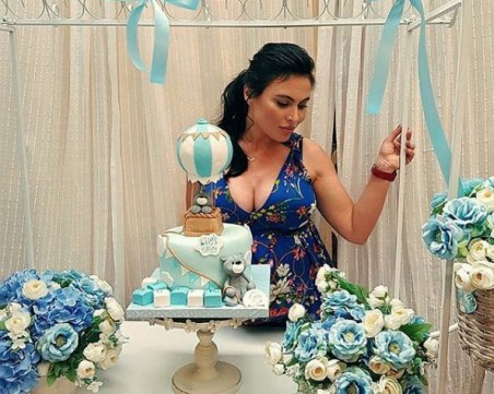 Лили Ангелова вдигна бебешко парти по американски СНИМКИ