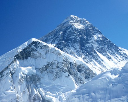 Пак трагедия на Еверест! Шерпи откриха тялото на японски алпинист