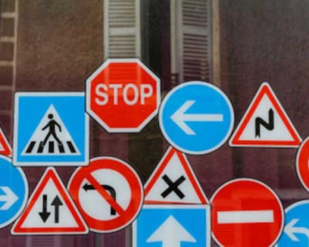 Прокуратурата проверява пътните знаци и маркировките