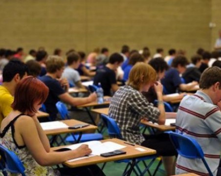 Скандал! Темата на матурата за Вапцаров изтекла още на 11 май СНИМКА