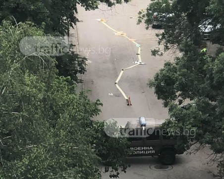 Военна полиция отцепи улицата с наръгания през нощта мъж в Пловдив СНИМКИ