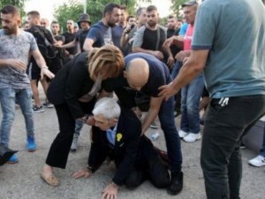 Четирима са задържани за побоя над кмета на Солун ВИДЕО