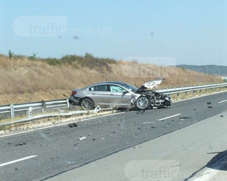 БМВ се заби в мантинела край Пловдив, водачът бил пиян