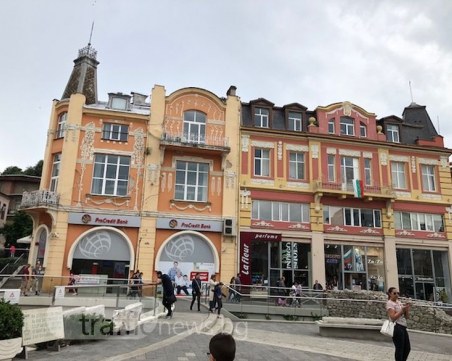 И Римският стадион се изчерви от срам! Такова безогледно дупчене и висящи грозни маркучи! СНИМКИ