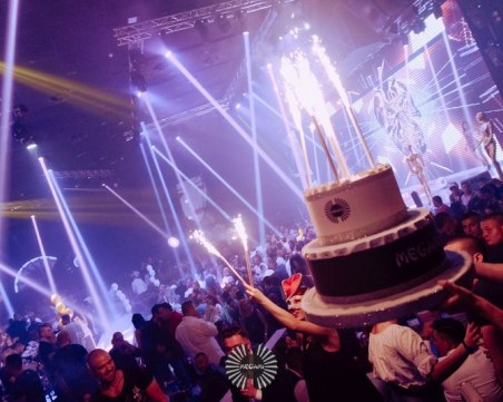 Megami Club Plovdiv опиянена нощния живот с любов и подчини партитата си на “Place for Love“