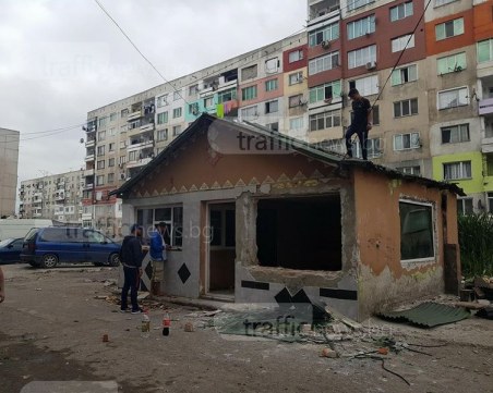 Ромите от Столипиново: Отново ще си построим къщи, отиваме край реката СНИМКИ и ВИДЕО