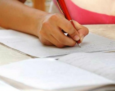 Спипаха 12 преписвачи на матурата по БЕЛ