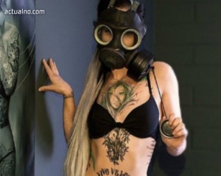 Уволниха кондукторка заради... еротични снимки