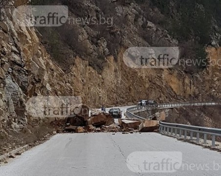 Внимавайте! Опасност от падащи камъни по основни пътища в Пловдивско
