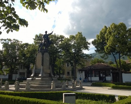 Задържаха карловец, рекетирал свой съгражданин