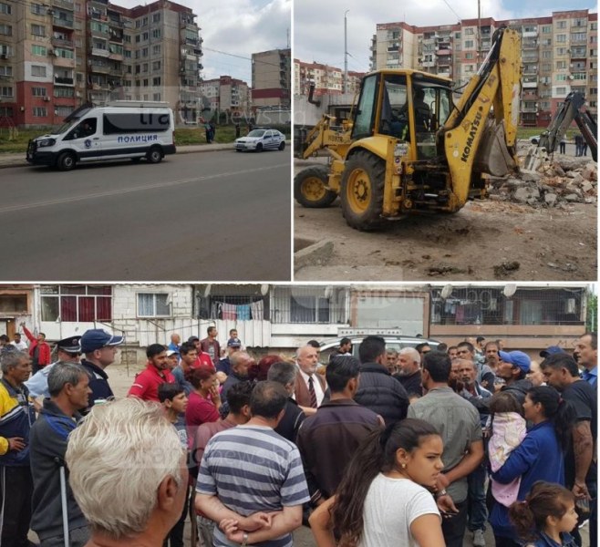 Багери, полиция и стълпотворение на хора в Столипиново! Бутат наред незаконни постройки ВИДЕО и СНИМКИ