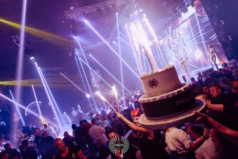 Megami Club Plovdiv опиянена нощния живот с любов и подчини партитата си на “Place for Love“