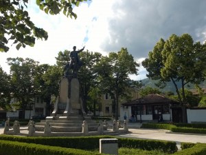 Задържаха карловец, рекетирал свой съгражданин