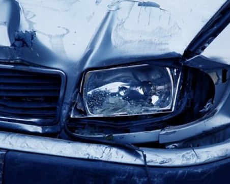 28-годишна жена нацели челно стълб с BMW-то си