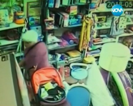 Виждали ли сте тази жена? Обира наред магазини в Пловдив ВИДЕО