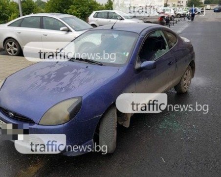 Войната продължава! Потрошиха колата на пловдивчанин в Кючука СНИМКА