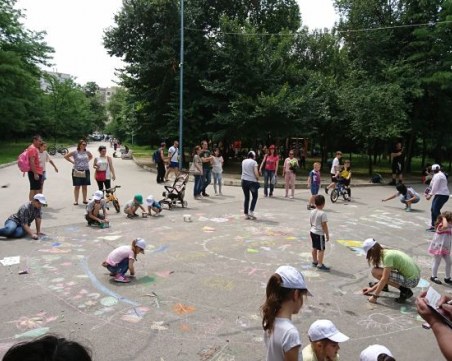 Фокусници и много лакомства събират малчуганите на Бунарджика за деня на детето