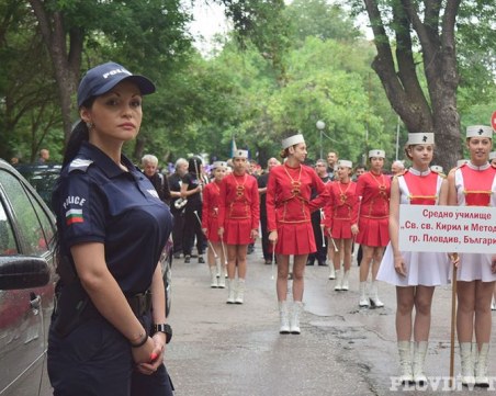 Красива полицайка събра погледите в Пловдив, ето коя е тя СНИМКИ