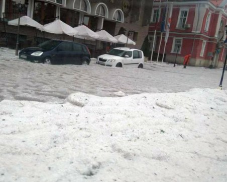 Пет сигнала са подадени до 112 след силната градушка в Панагюрище