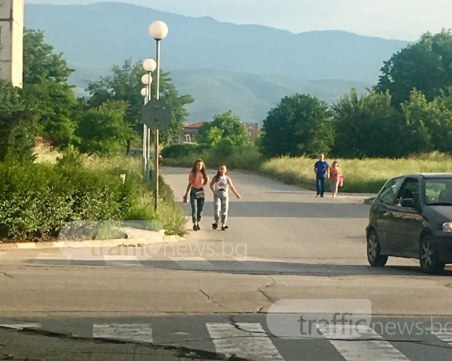 Пловдивска майка всеки ден се моли да стигнат с детето й живи до градината СНИМКИ
