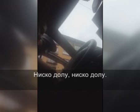 Пореден абсурд! Полицай инструктира шофьор как да дава рушвети ВИДЕО