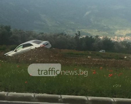 Шофьорът, изхвърчал от кръговото на КЦМ, се оказа пиян! Арестуваха го СНИМКИ