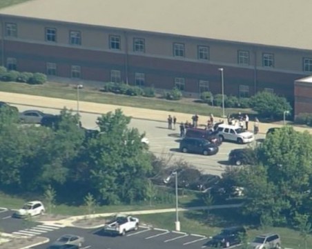 Стрелба в американско училище, има тежко ранени СНИМКИ