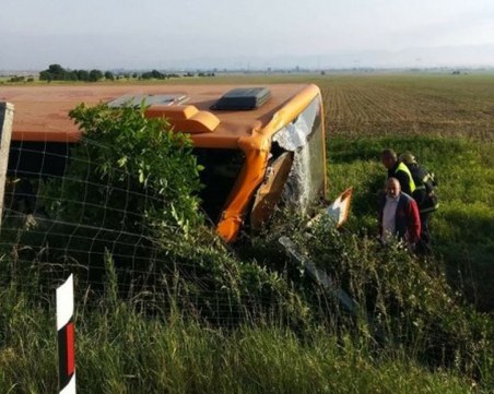 Тежко раненият от катастрофата на Тракия е на апаратно дишане