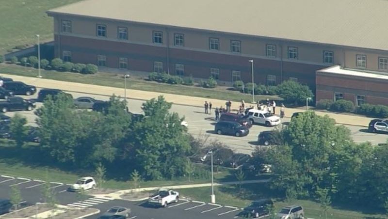 Стрелба в американско училище, има тежко ранени СНИМКИ