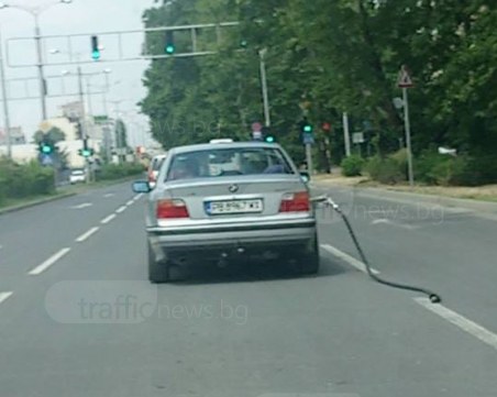 Да скъсаш... маркуча! Пловдивчанин зареди гориво и опита да си тръгне с колонката ВИДЕО