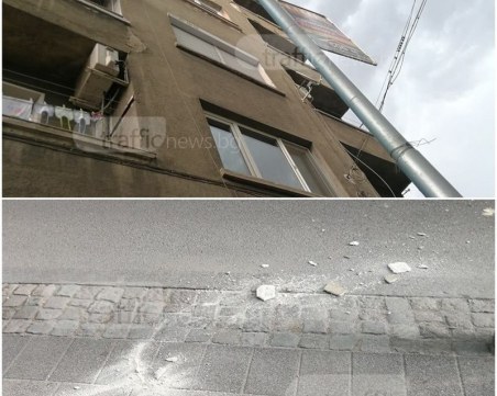 Мазилка в центъра на Пловдив едва не уби жена, собствениците на сградата нехаят СНИМКИ