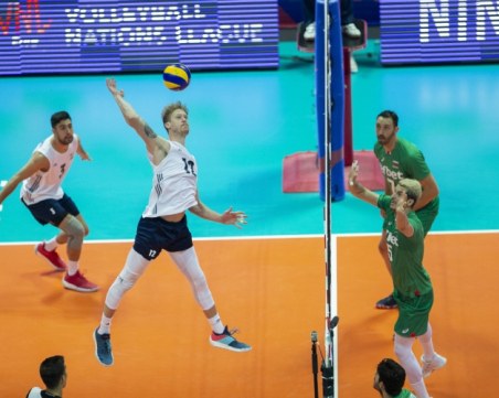 САЩ се оказаха твърде силни за волейболистите ни