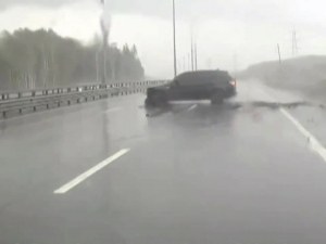 Вижте какво да правим при аквапланинг